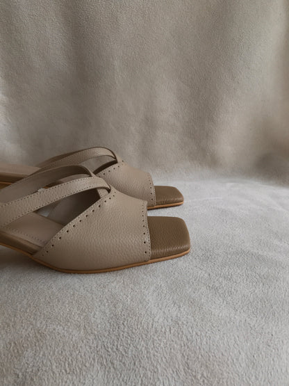 Sandalia Mara - Trigo/Pele