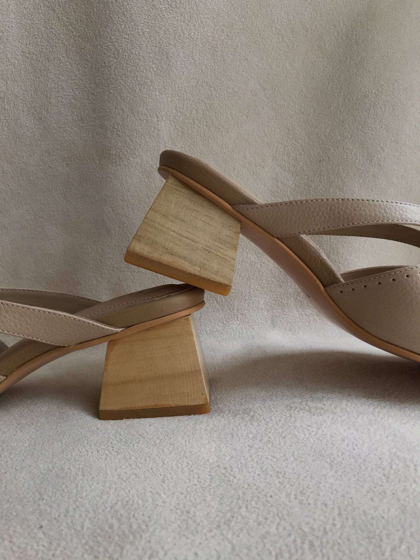 Sandalia Mara - Trigo/Pele