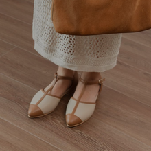 Load image into Gallery viewer, Nuria Ballerinas - Camel/Beige
