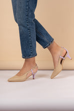 Carregar imagem no visualizador da galeria, Kitten Heels Mary - Beige
