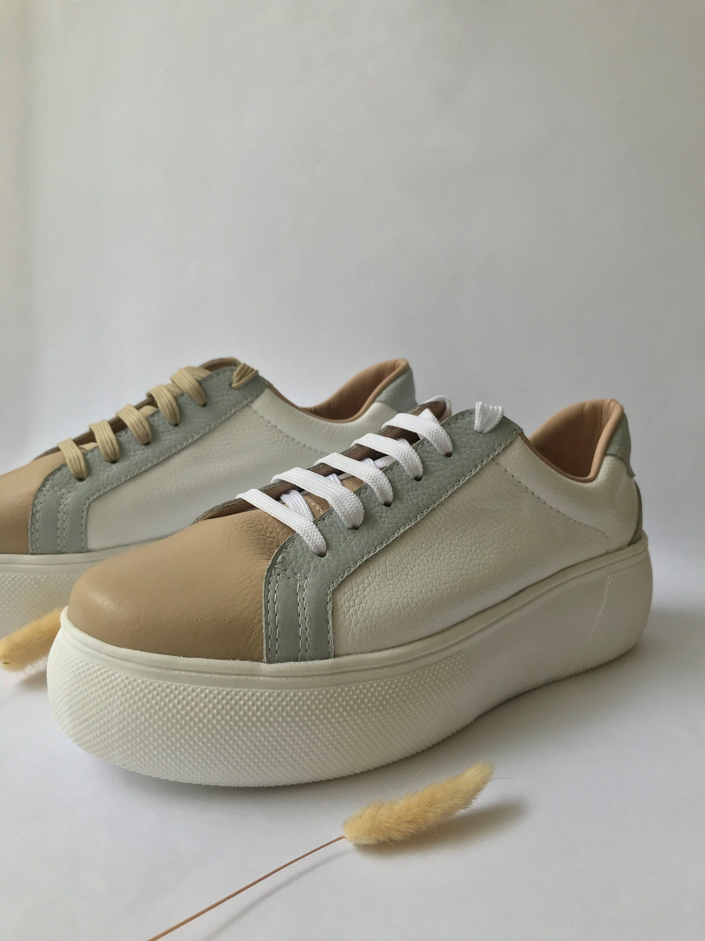 Lara Sneaker - Bege/Cinza